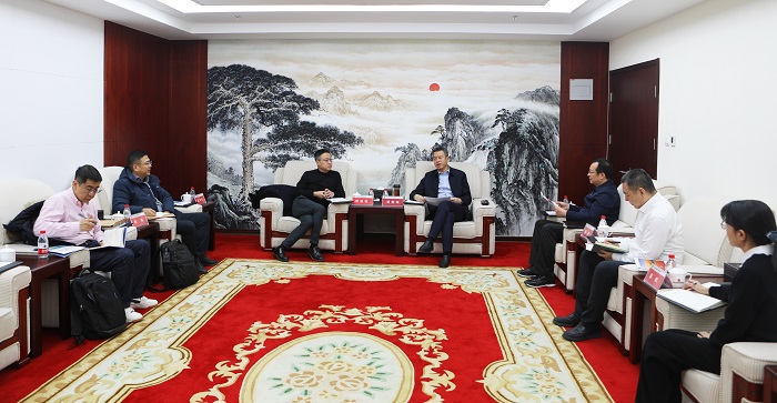 12.10-贾炳军会见联合能源新能源公司总经理呼延弢 - 副本.jpg