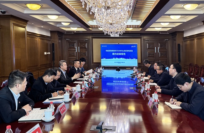 12.10-贾炳军会见东方电气集团国际合作公司党委书记、董事长陈强 - 副本.jpg